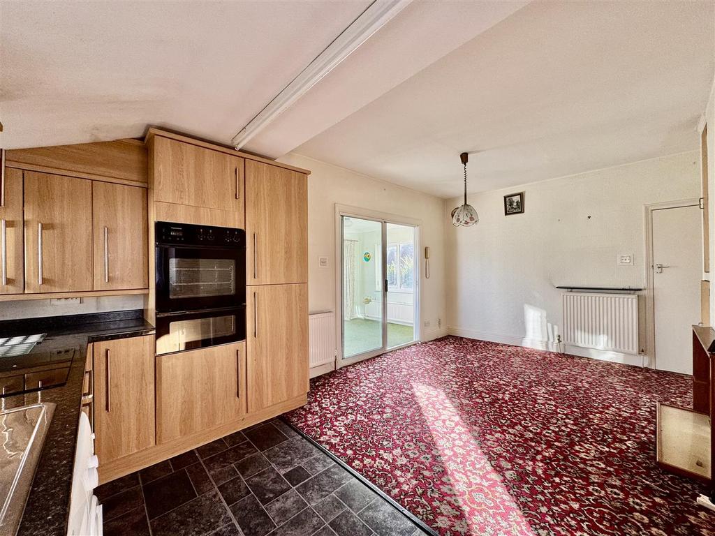 Dining kitchen