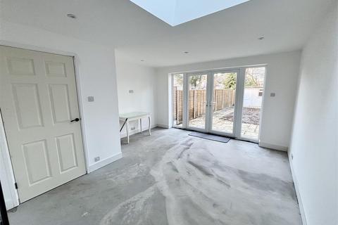 3 bedroom terraced house for sale, Petersham Road, Poole BH17