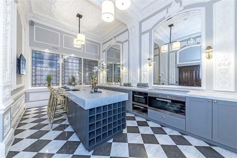 undefined, Strand, London WC2R
