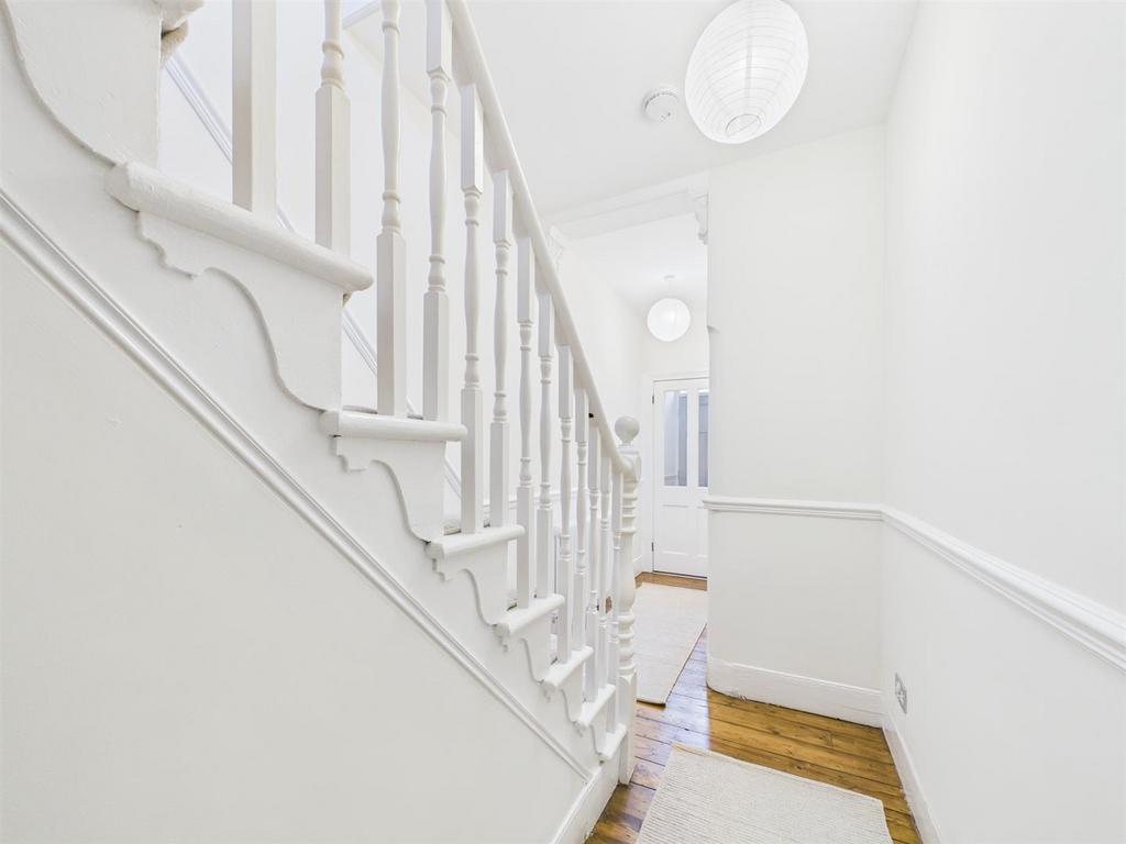Hallway 2.jpg