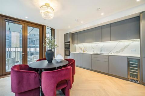 undefined, Triptych Place, London SE1