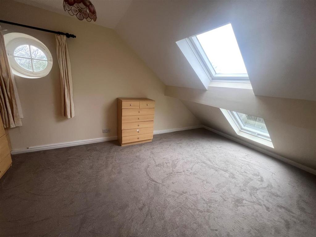 Bedroom 1.jpg