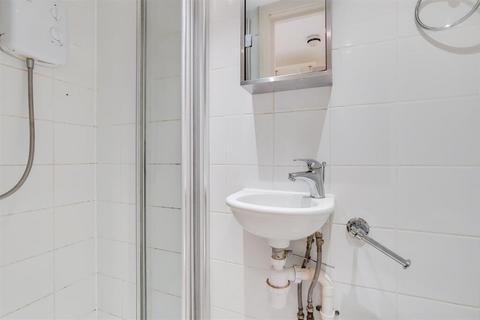 Studio to rent, Gunterstone Road, London W14