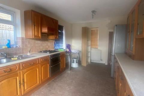 3 bedroom house to rent, Rayleigh Road, Woodford Green