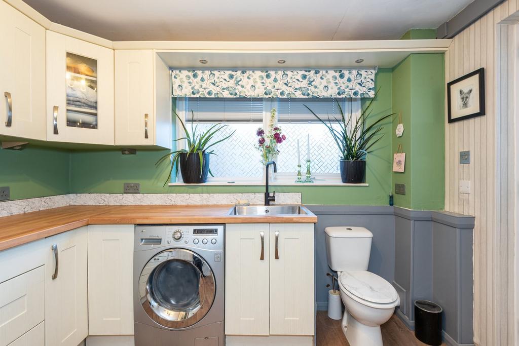 Utility/Shower Room