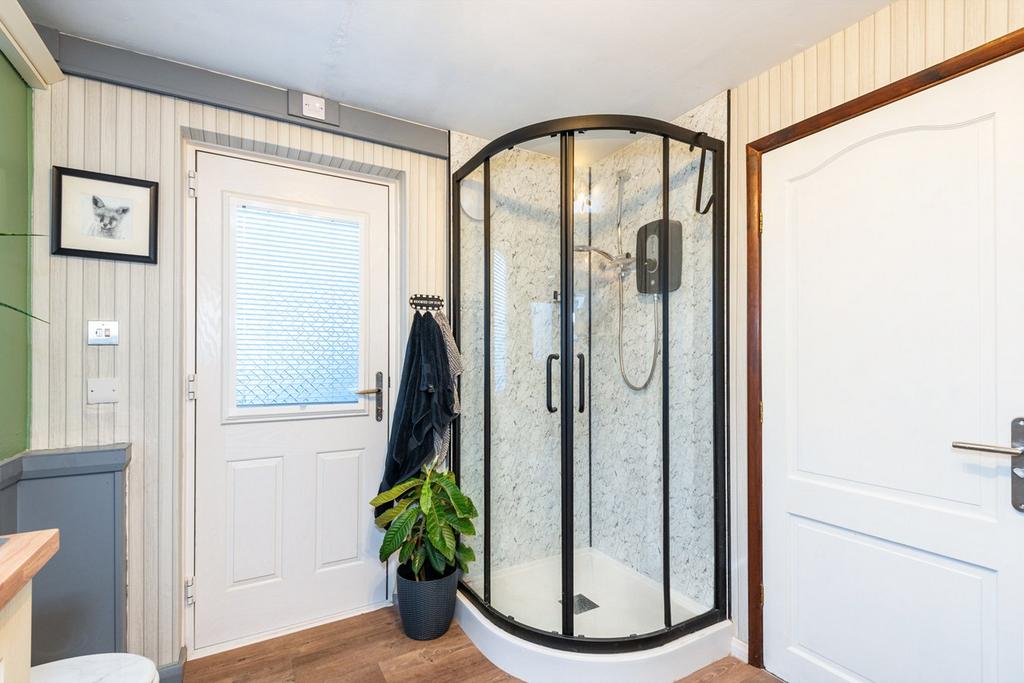 Utility/Shower Room