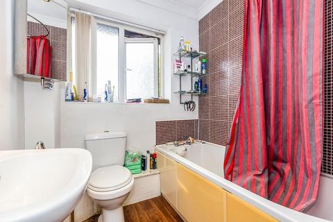 3 bedroom detached house to rent, Rapson Close, Portsmouth PO6