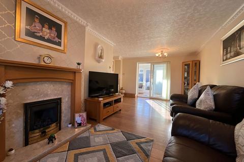 4 bedroom semi-detached house for sale, Midhill Drive, Rowley Regis B65