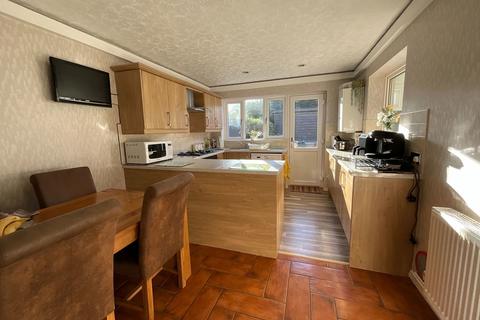 4 bedroom semi-detached house for sale, Midhill Drive, Rowley Regis B65