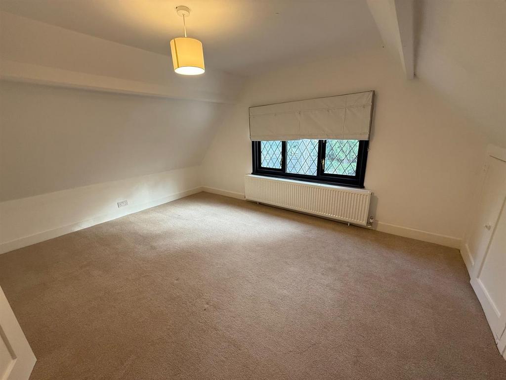 Bedroom 1.jpg