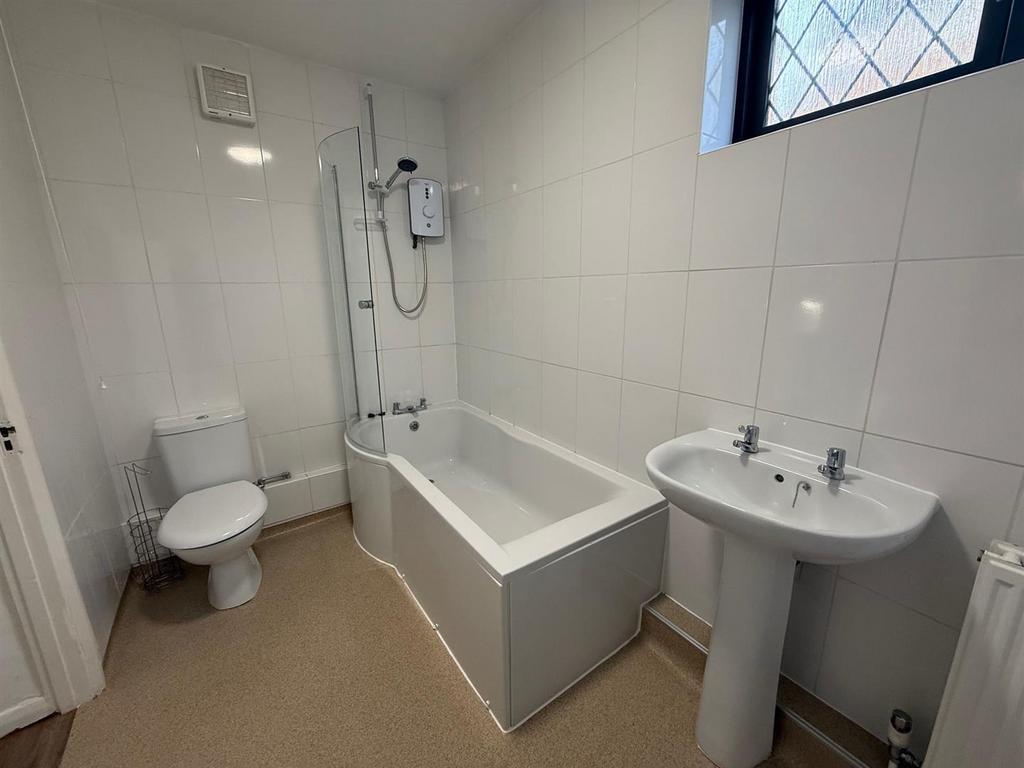Bathroom (1).jpg