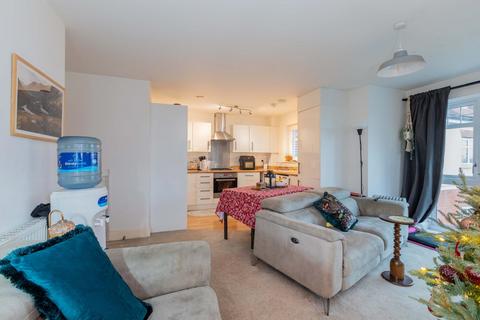 2 bedroom flat for sale, Bhamra Gardens, Maidenhead SL6