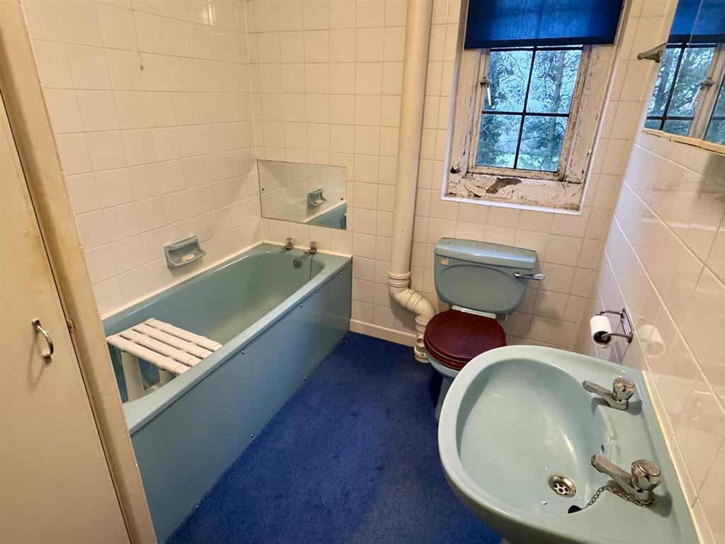 First Floor Bathroom.JPEG
