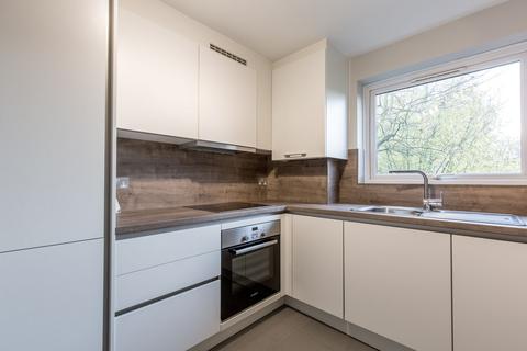 1 bedroom flat to rent, 14 Camfrey Court 2A Priory Road
