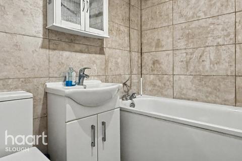 2 bedroom apartment for sale, Hurworth Avenue, Slough