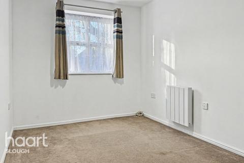 2 bedroom apartment for sale, Hurworth Avenue, Slough