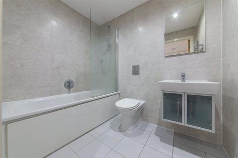 1 bedroom apartment to rent, Western Gateway, London E16