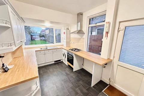 3 bedroom terraced house to rent, Whitehall Road, Uxbridge