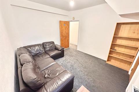 3 bedroom terraced house to rent, Whitehall Road, Uxbridge
