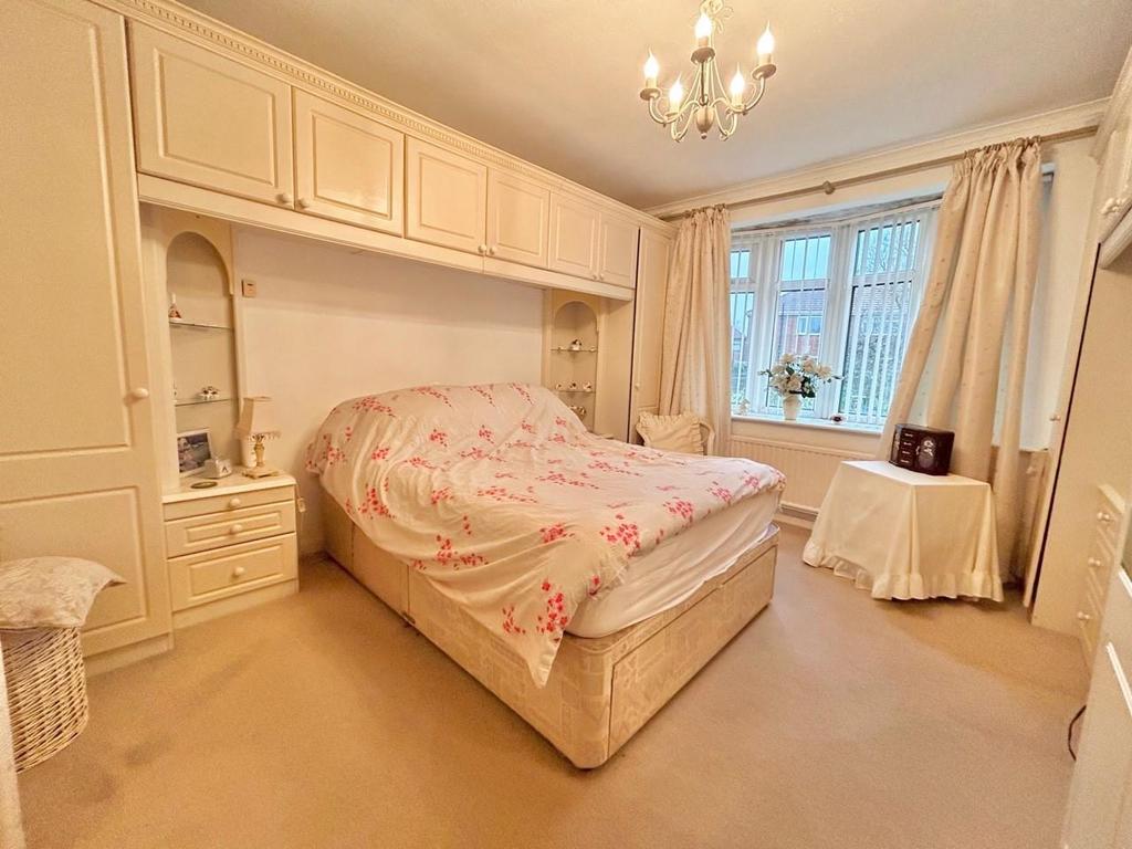 Bedroom 1.jpg
