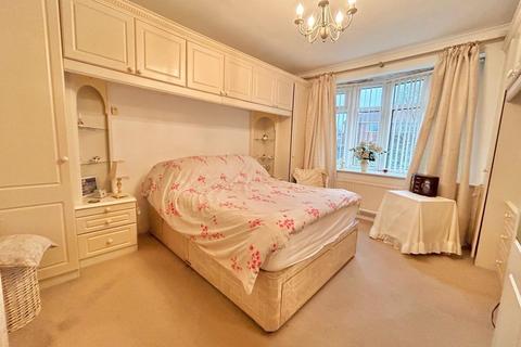 2 bedroom semi-detached bungalow for sale, Bettison Avenue, Leigh