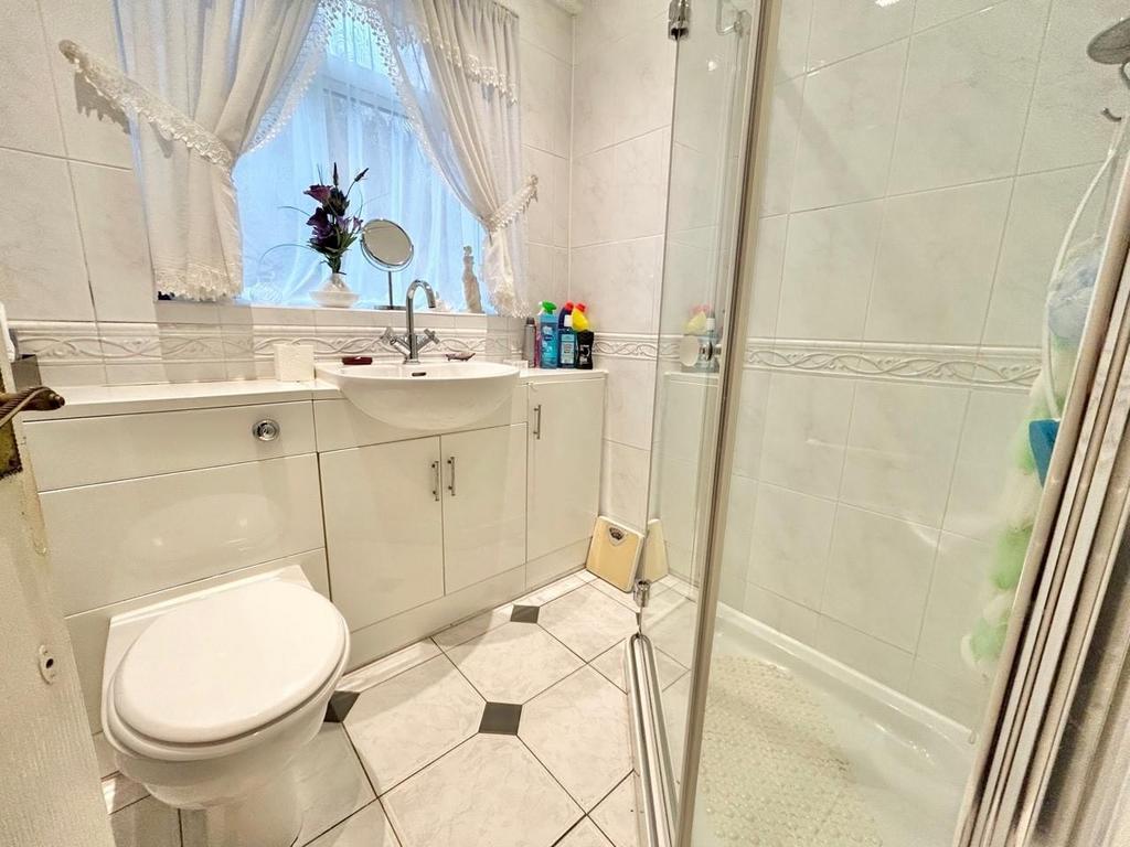 Shower Room.jpg