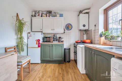 2 bedroom end of terrace house for sale, Pondfield Lane, Brentwood