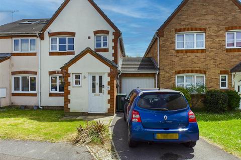 3 bedroom house to rent, Wantage Close, Maidenbower, Crawley, West Sussex. RH10 7NU