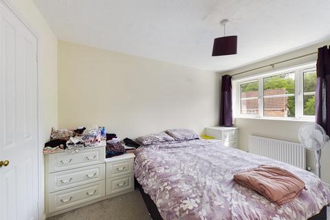 3 bedroom house to rent, Wantage Close, Maidenbower, Crawley, West Sussex. RH10 7NU