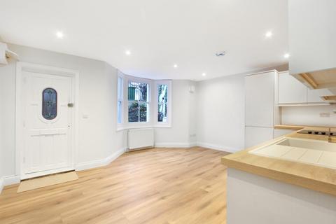 2 bedroom flat for sale, Wilson Road, London, SE5