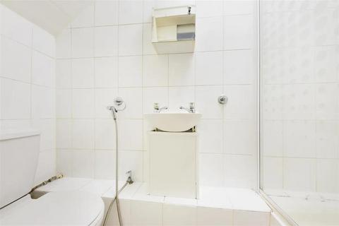 Studio to rent, St Petersburgh Place, London W2