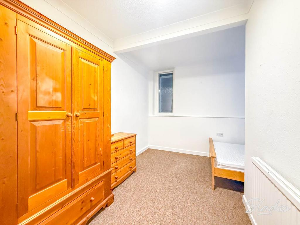 Bedroom 2 (2)