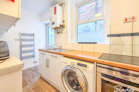 2 bedroom flat to rent, Undercliff Road, Boscombe Spa, Bournemouth