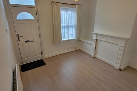 2 bedroom terraced house to rent, Waldeck Street, Reading, Berkshire