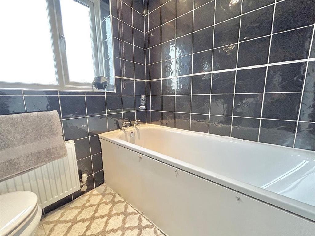 Bathroom 2.jpg