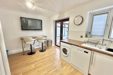 3 bedroom detached house for sale, Bexhill Drive, Leigh