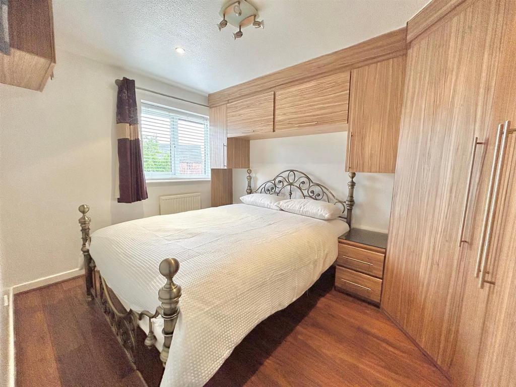 Bedroom 1.jpg