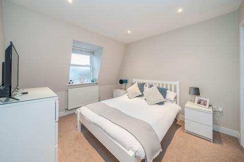 1 bedroom flat for sale, The Green, Twickenham TW2