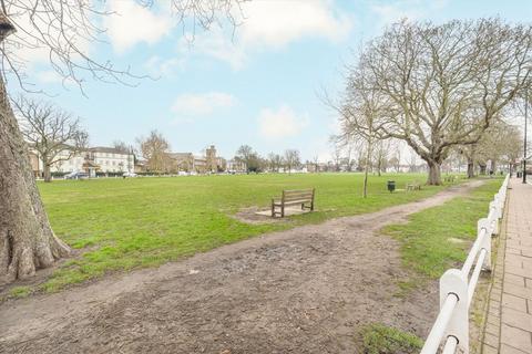 1 bedroom flat for sale, The Green, Twickenham TW2
