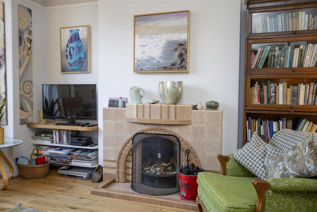 30 South Bank Avenue 2.jpg