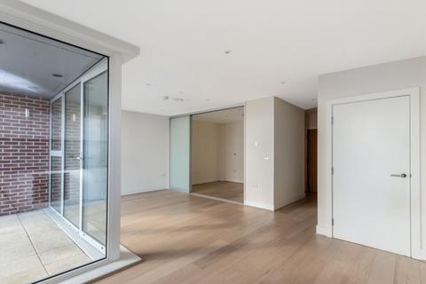 Studio to rent, King Street, London W6
