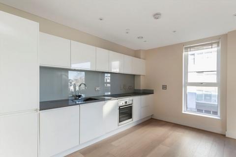 Studio to rent, King Street, London W6