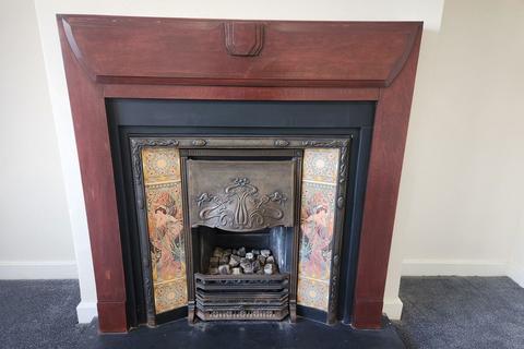 3 bedroom semi-detached house to rent, South Road, Stourbridge DY8