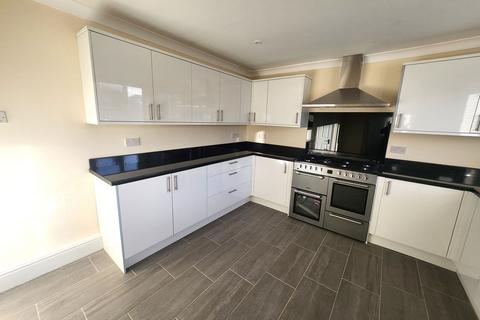 3 bedroom semi-detached house to rent, South Road, Stourbridge DY8