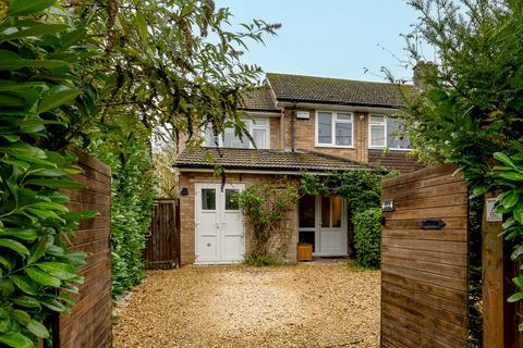 4 bedroom semi-detached house for sale, Chinnor Road, Thame, Towersey OX9 3QY