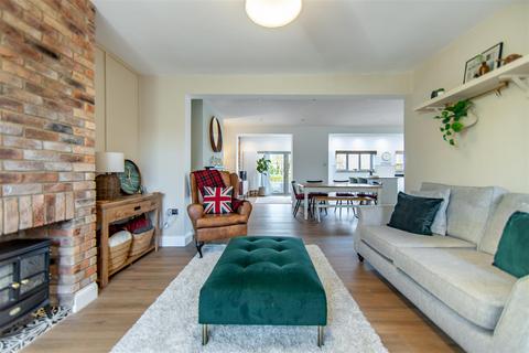 4 bedroom semi-detached house for sale, Cochrane Terrace, Dinnington, Newcastle Upon Tyne, NE13