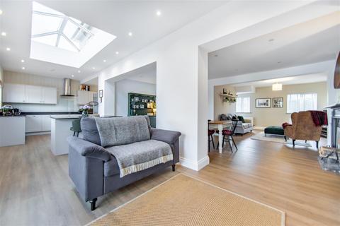 4 bedroom semi-detached house for sale, Cochrane Terrace, Dinnington, Newcastle Upon Tyne, NE13