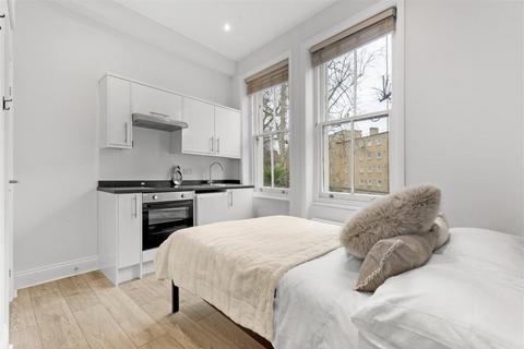 Studio to rent, Stanwick Road, London W14