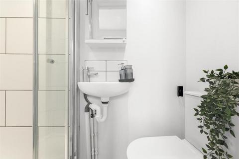 Studio to rent, Stanwick Road, London W14