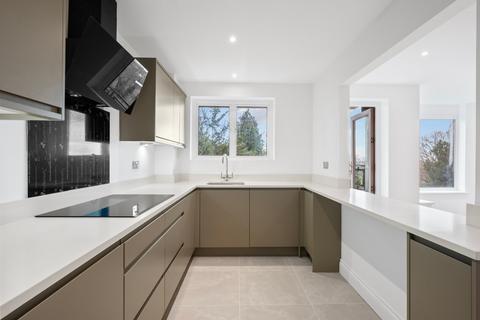 2 bedroom apartment for sale, Oatlands Drive, Weybridge, KT13